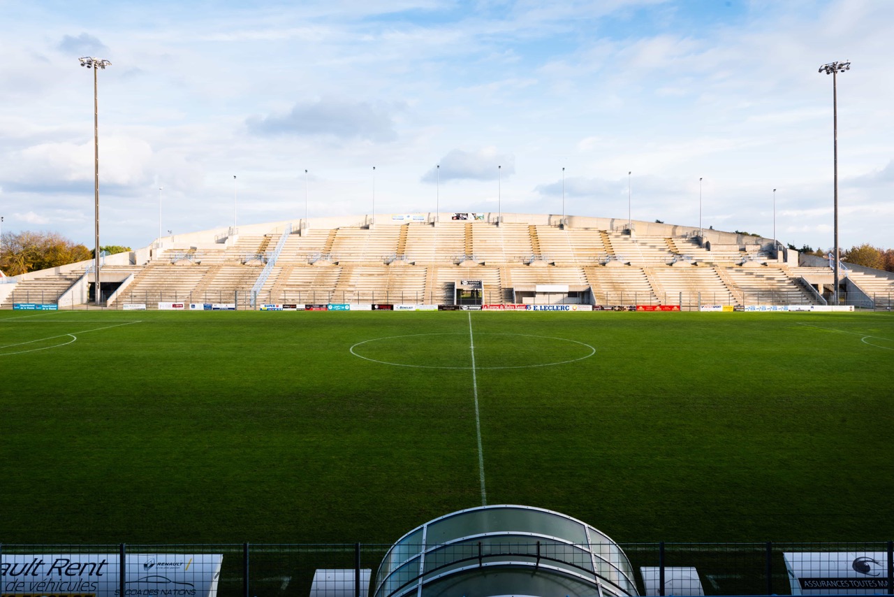 Complexe-sportif-Michel-Amand-stade-1
