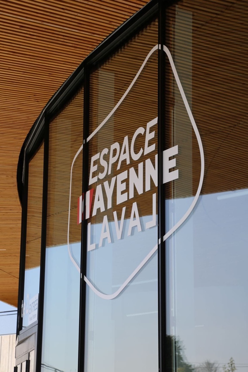 Espace-Mayenne_LogoFacade_PhotoRedim-rotated