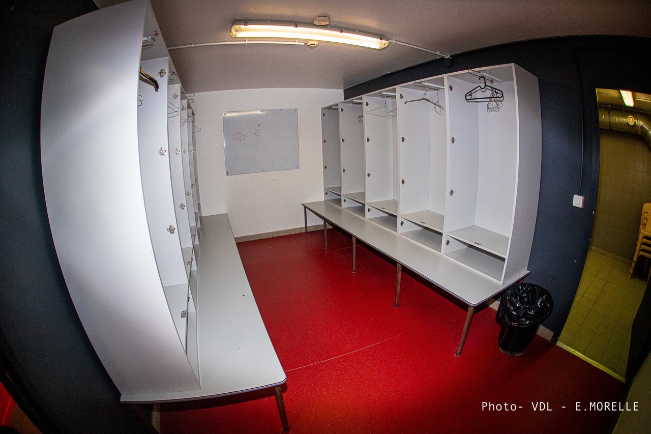 palais-des-sports-vestiaires-joueurs_2