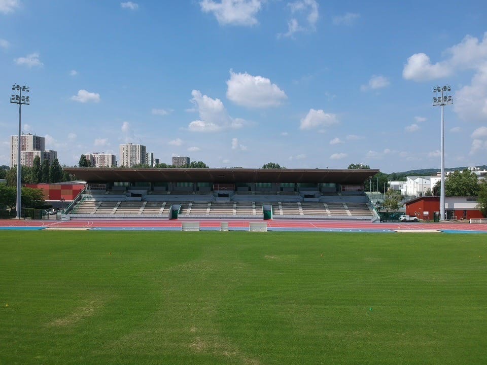 Piste-athletisme-stade-G.-Suant_tribune_1