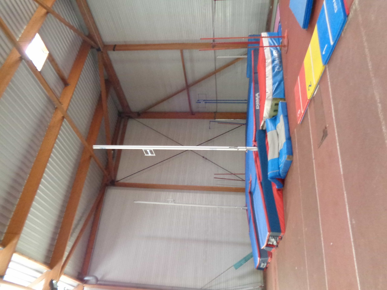 Sautoir-perche-Halle-de-saut