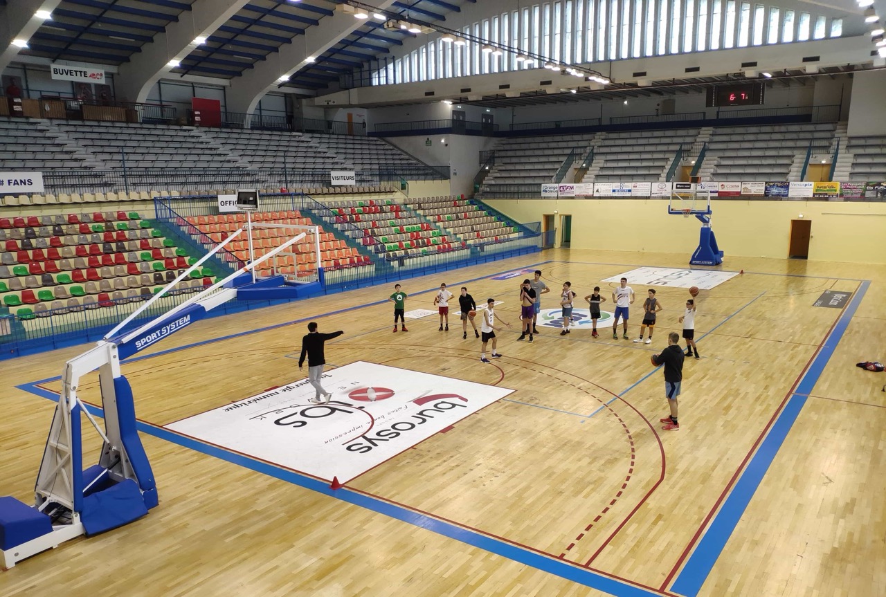 stadium-plateaiu-tribune