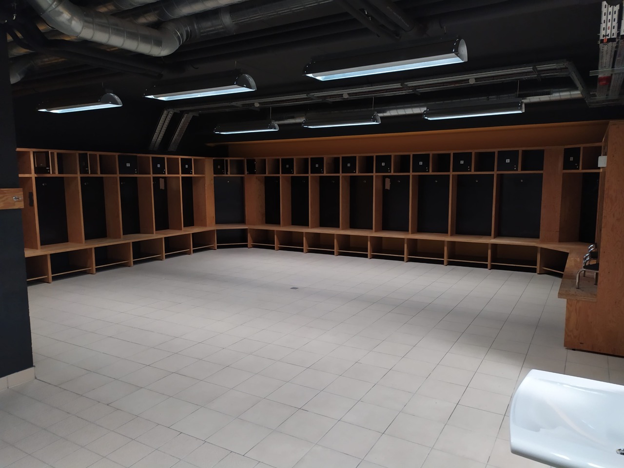 Trelaze-Arena-Loire-vestiaires-1