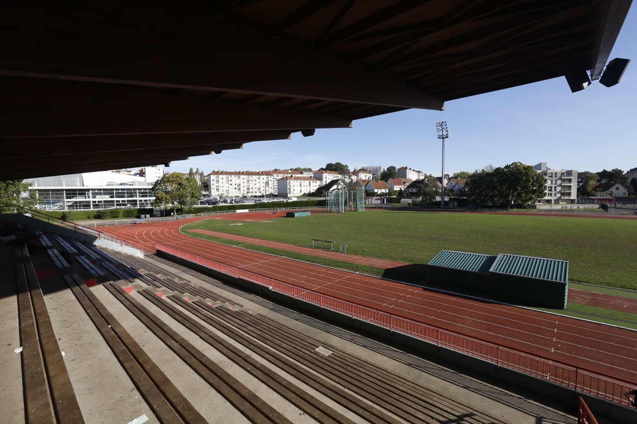 tribune_stade_athletisme_leo_lagrange