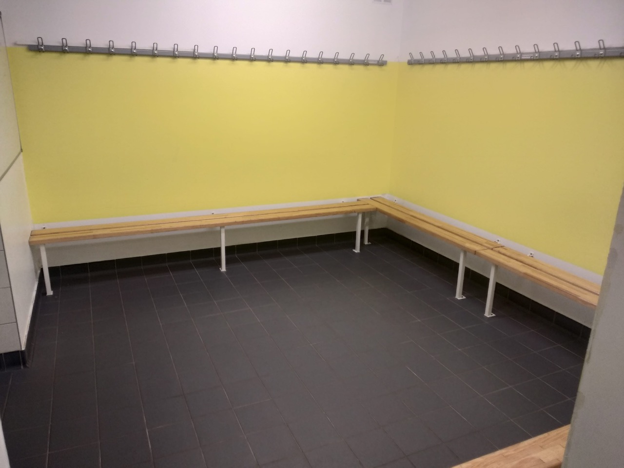 Vestiaires-1P-bancs