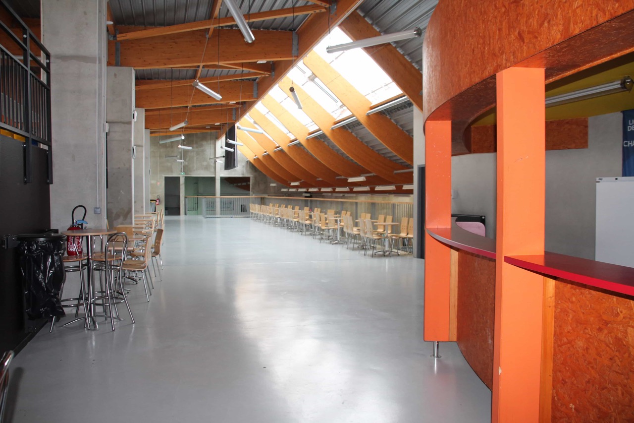 Complexe_sportif_Coubertin_Salle_convialite