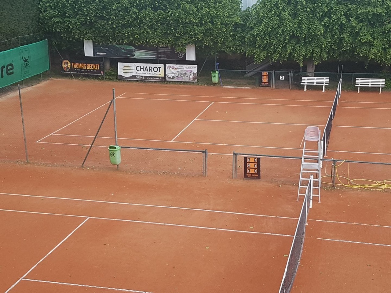 Courts-exterieurs-en-terre-battue-1