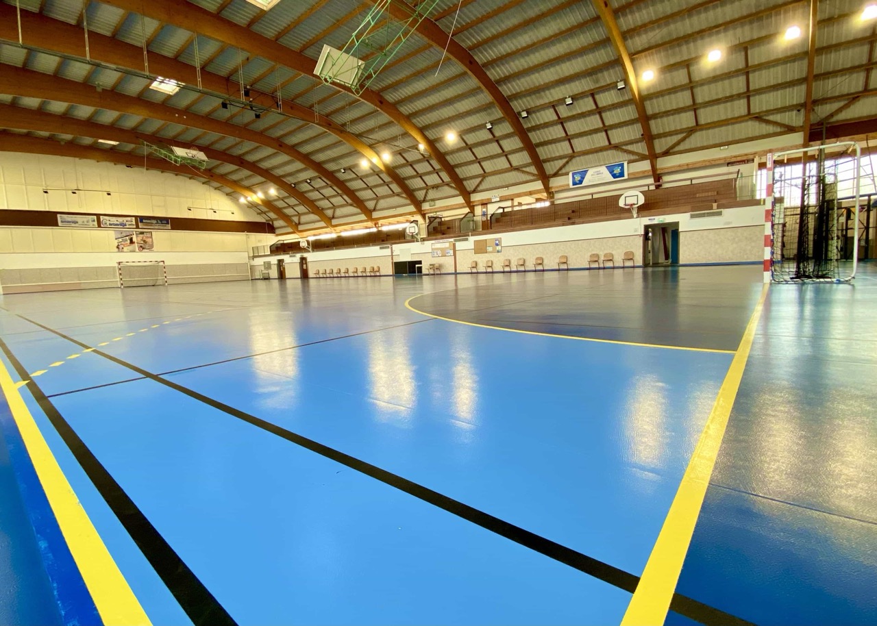 Halle-des-sport-vue-den-bas