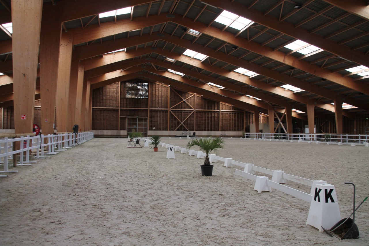 Pole_equestre_vendeen_manege