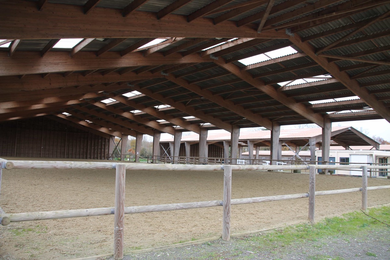 Pole_equestre_vendeen_maneges_couverts_ouverts