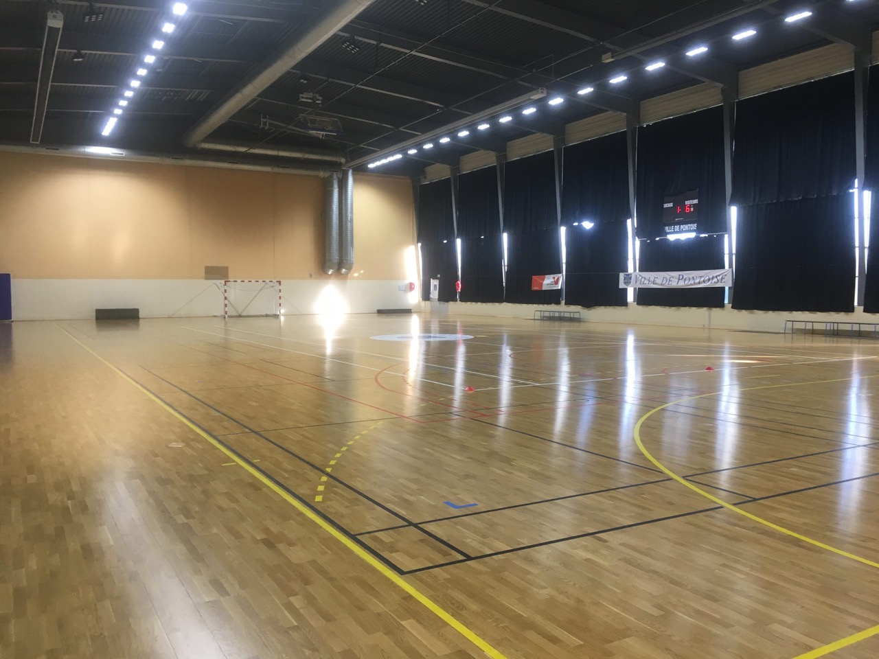 salle-omnisports-parquet