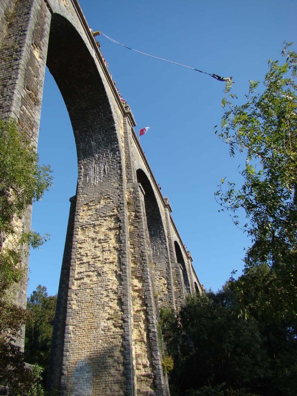 Saut-elastique-arche-pont