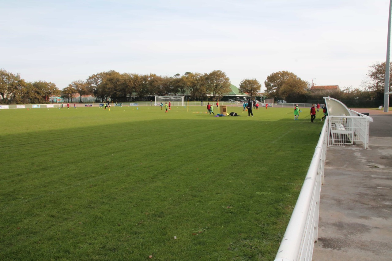 Stade_Albert_Robin_stade_dhonneur