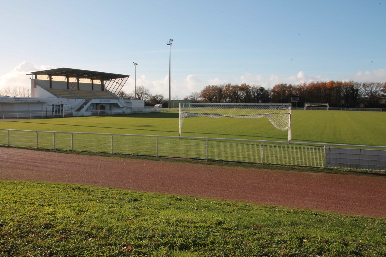 Stade_Albert_Robin_stade_dhonneur-4