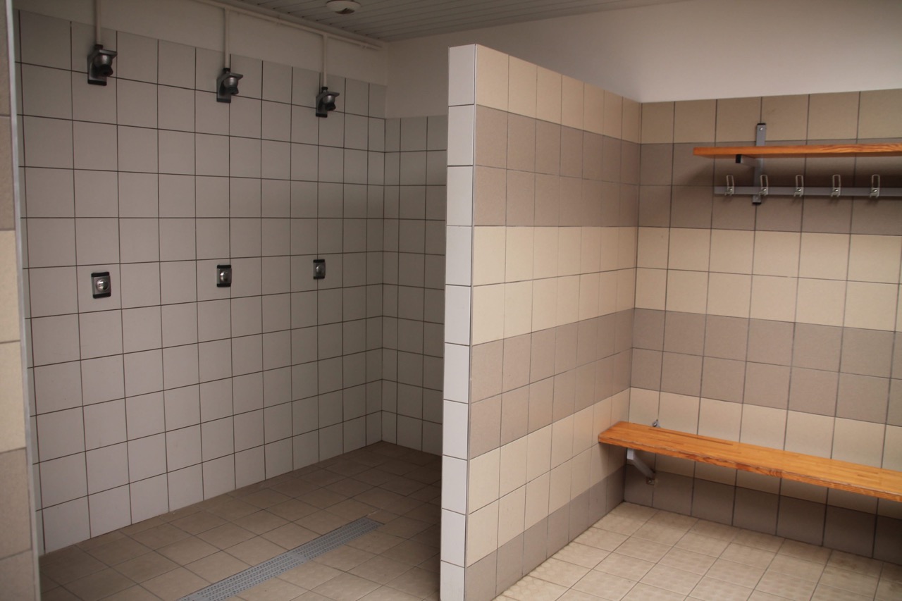Stade_Albert_Robin_vestiaires_douches