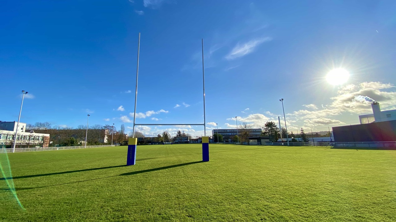 stade-beauregard-derriere-poteaux