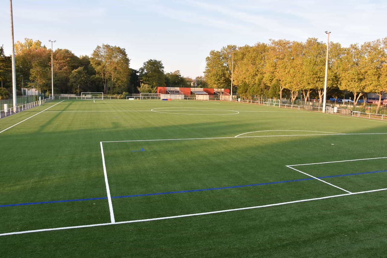 terrain-synthetique-vu-du-parc-des-sports-003