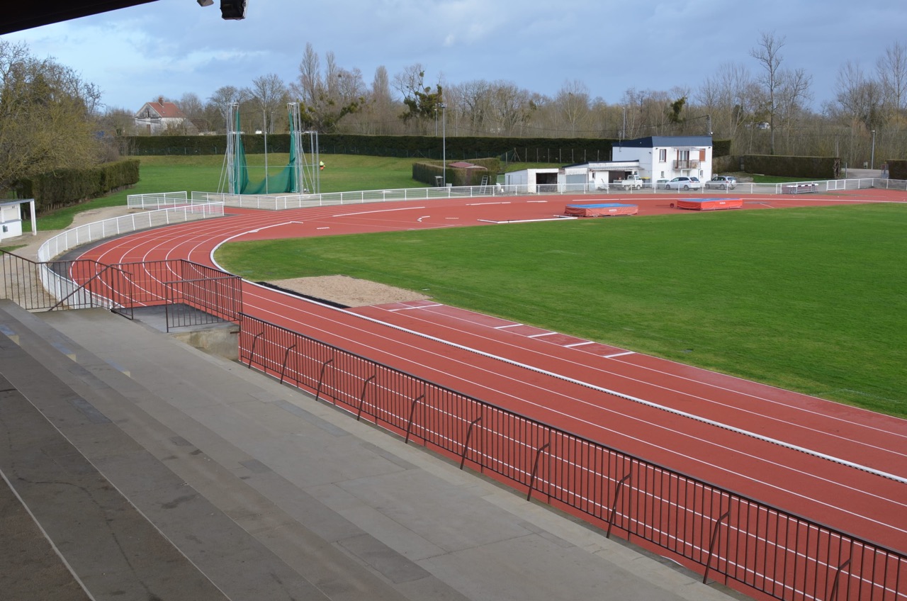 Vue-des-aires-de-jeu-vide-1