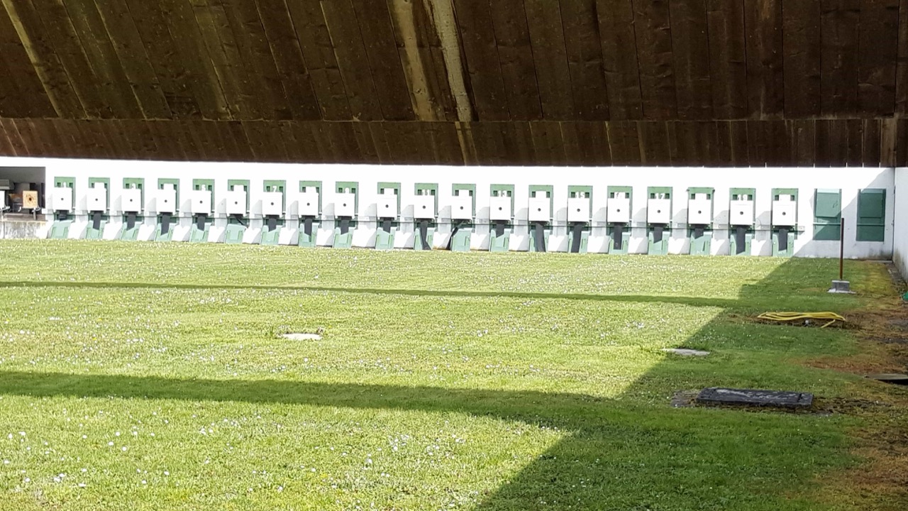 Vue-des-aires-de-jeu-vide-Cibles-electroniques-Pas-de-Tire-50M