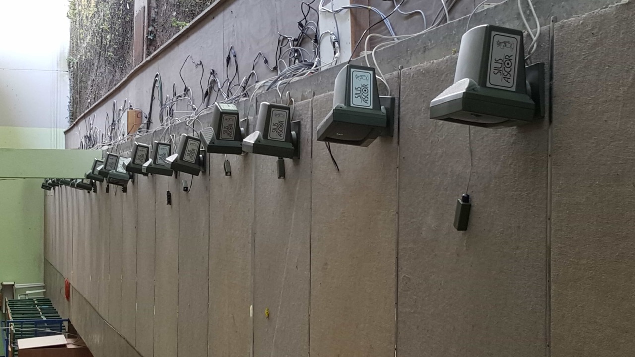 Vue-des-aires-de-jeu-vide-Equipement-cibles-electroniques