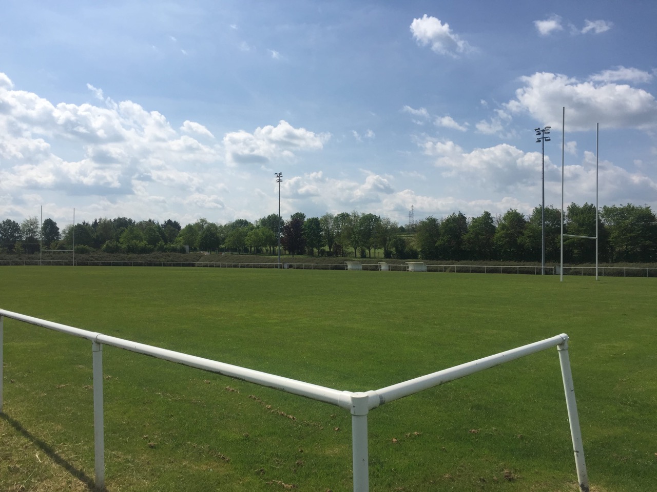 Vue-des-aires-de-jeu-videTerrain-dentrainement-Photos-4