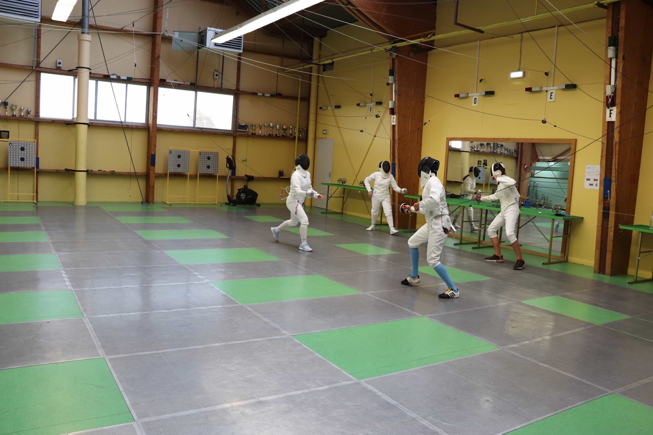 Vue-en-cours-dutilisation-de-la-salle-descrime-du-gymnase-1