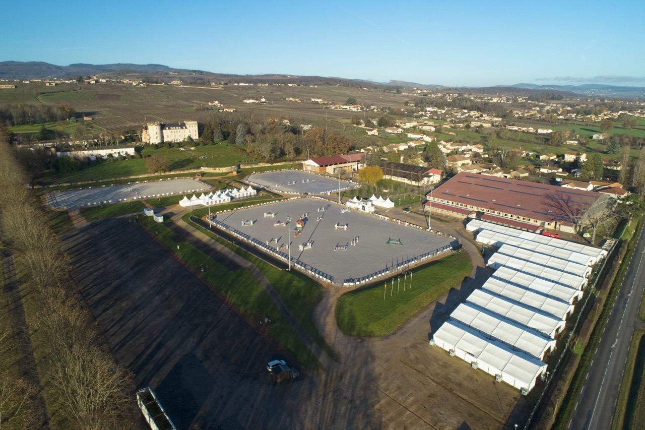 1-Macon_Centre-Equestre-de-Macon-Chaintre-_-vue-aerienne