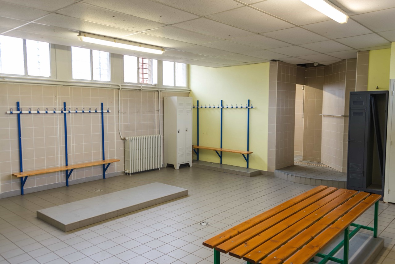 10-Macon_Centre-Omnisport-de-Macon_vestiaire