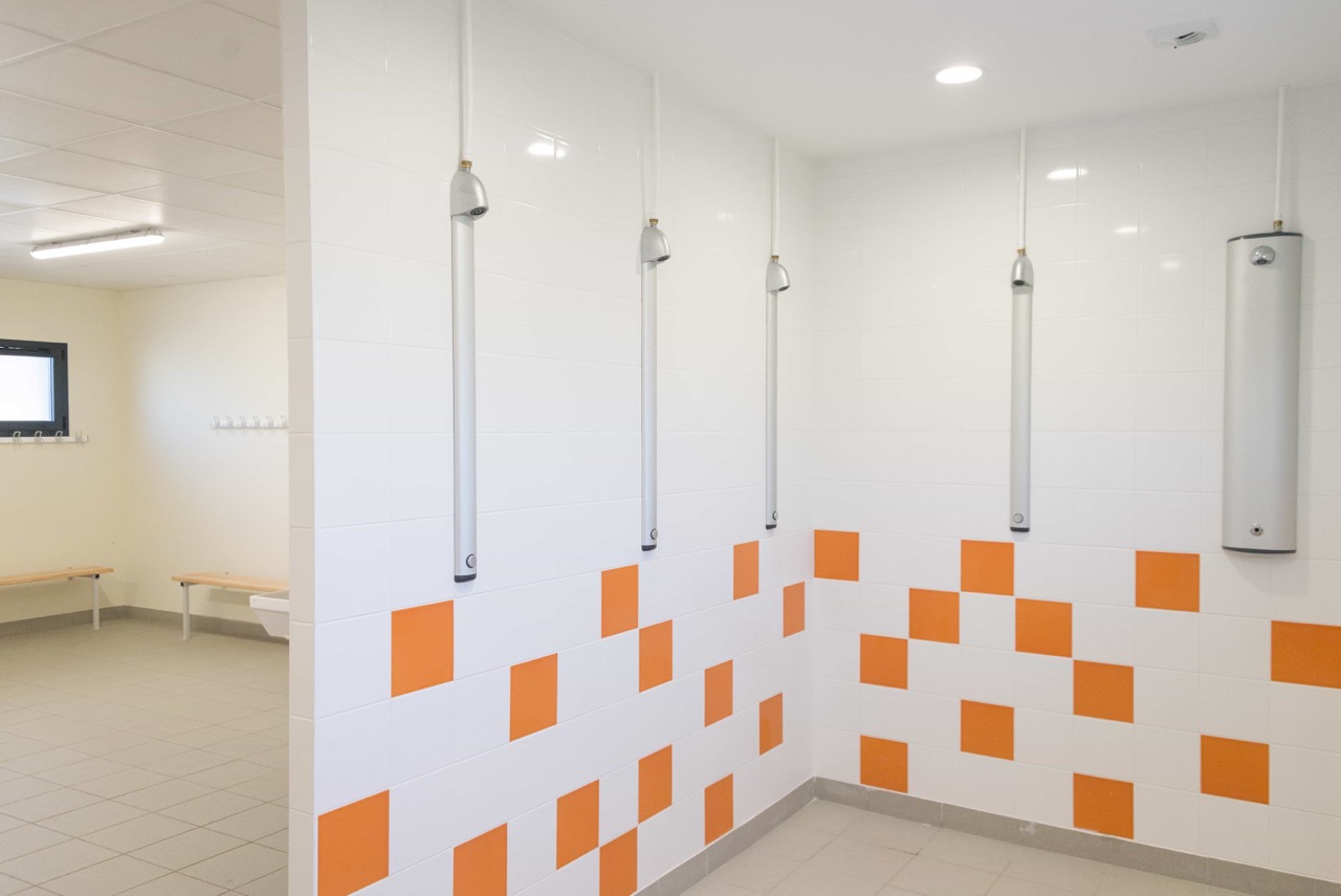 11-Macon_Stade-Marie-Jose-Perec_douche