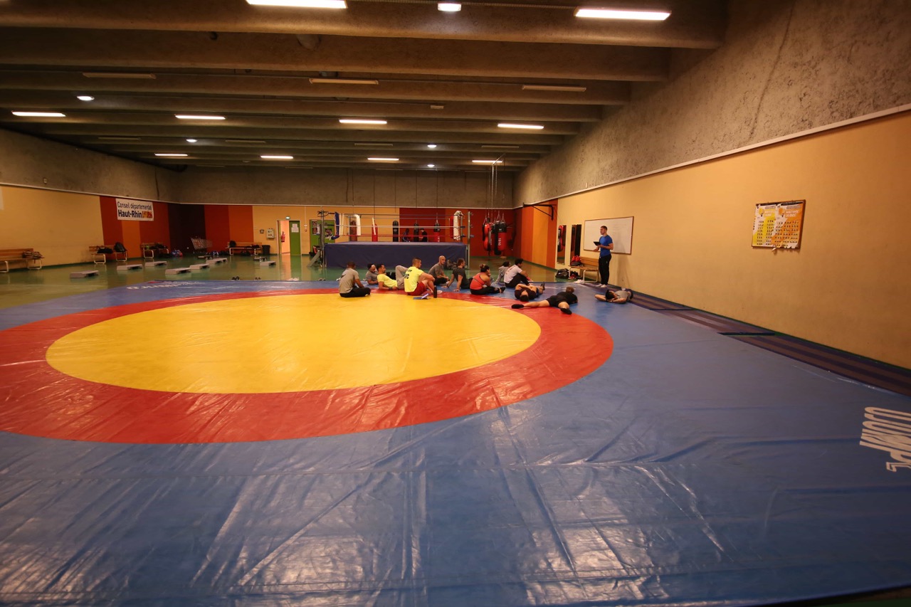 13-CSRA-Salle-de-lutte-Aires-de-jeux-vides