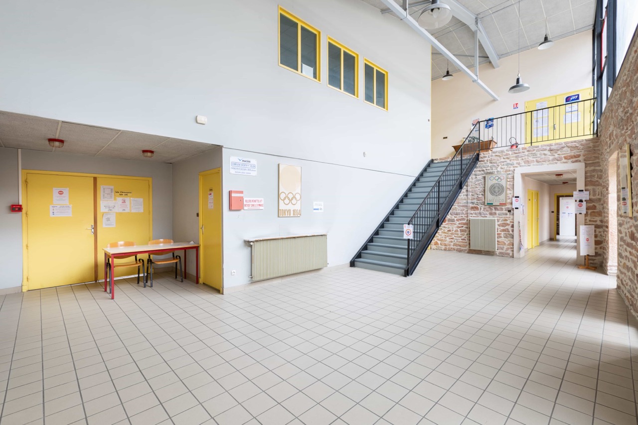 13-Macon_Complexe-Fernand-Velon_entree