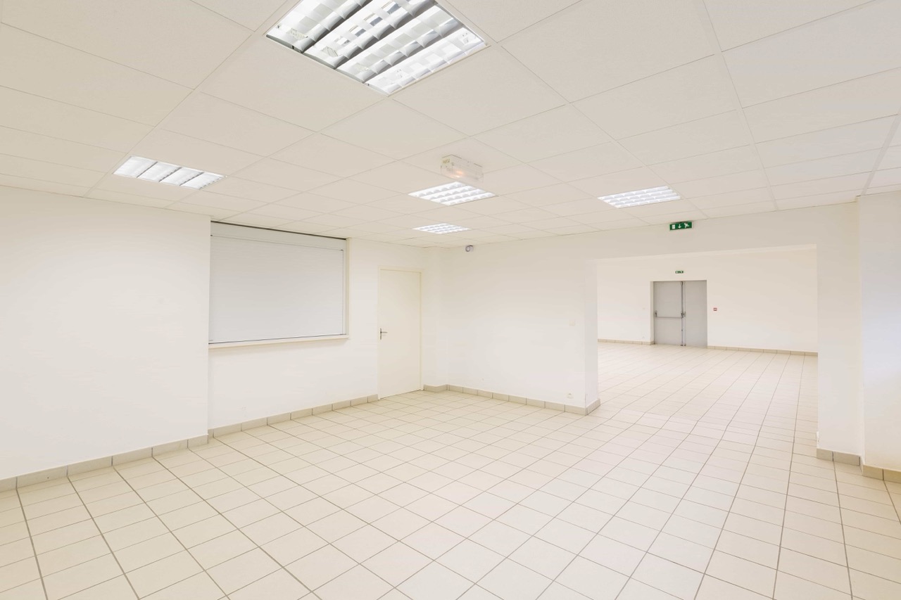 15-Macon_Complexe-sportif-des-Saugeraies_salle-de-conference-espace-traiteur