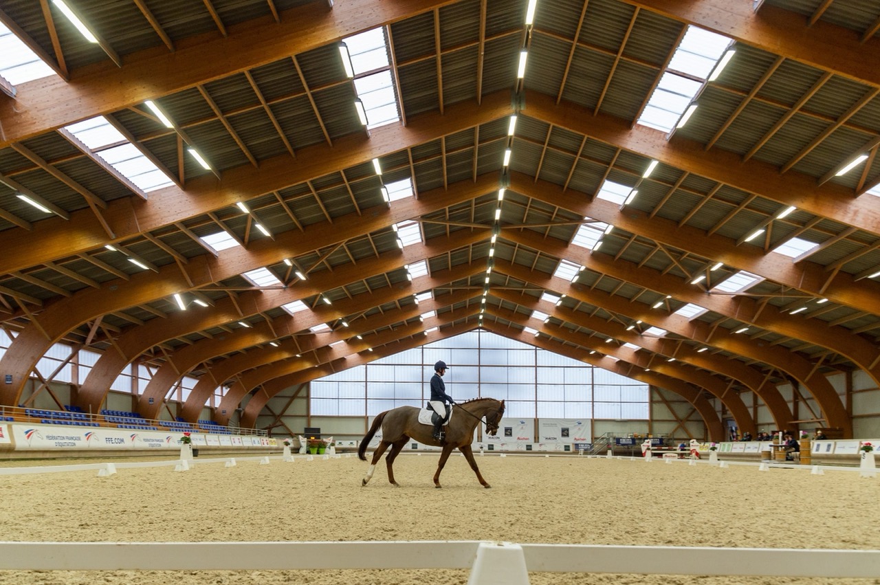 7-Macon_Centre-Equestre-de-Macon-Chaintre_manege-olympique-dressage