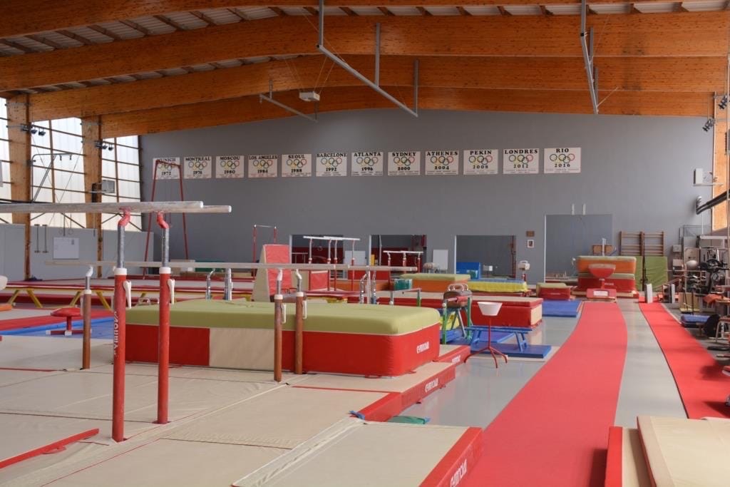 9-Salle-gymnique-M.-Crespin-vide