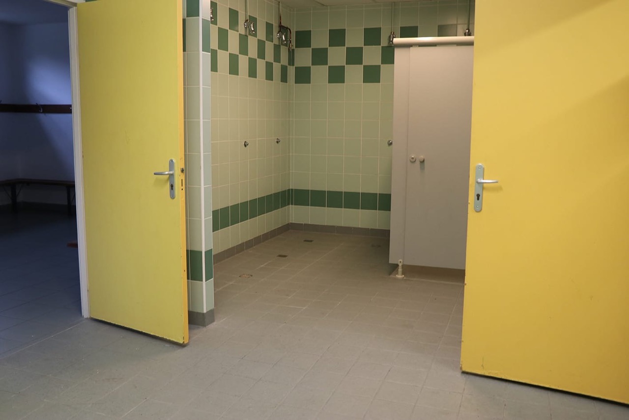Halle-des-Sports-Douches-2