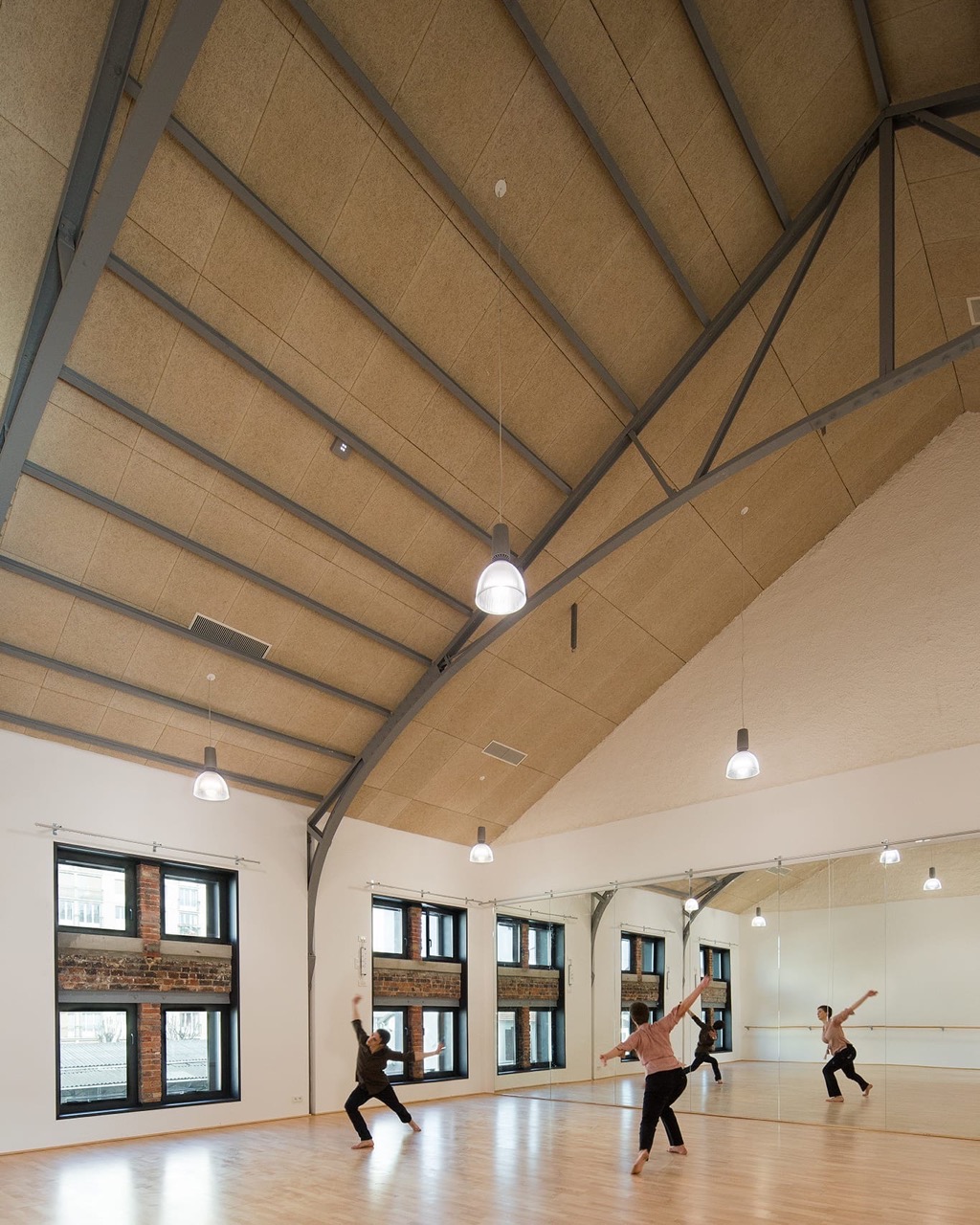 4-Studio-de-danse-N°1-en-activite