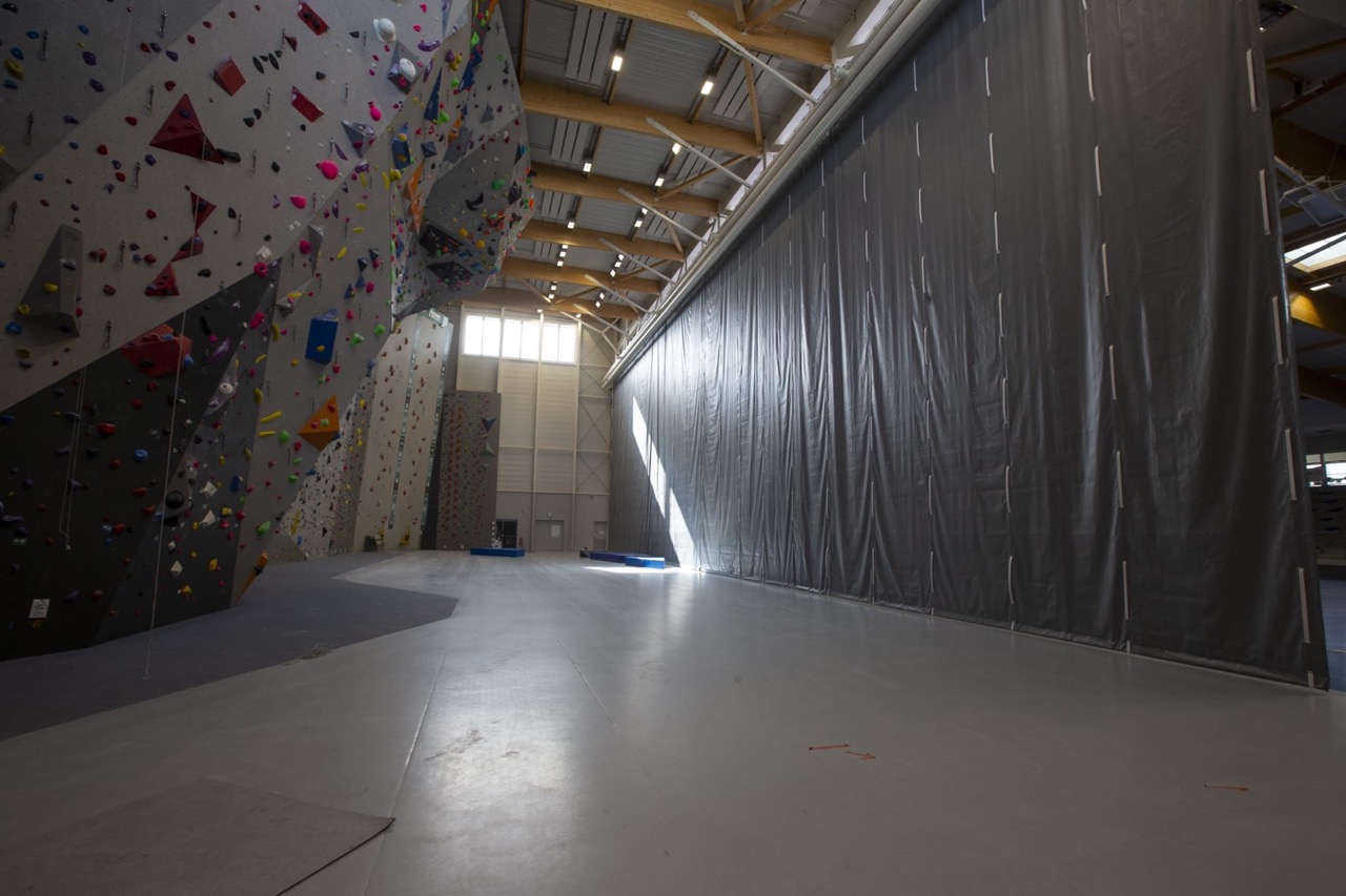 7.Espace-sportif-Quefets-Rideau-separation