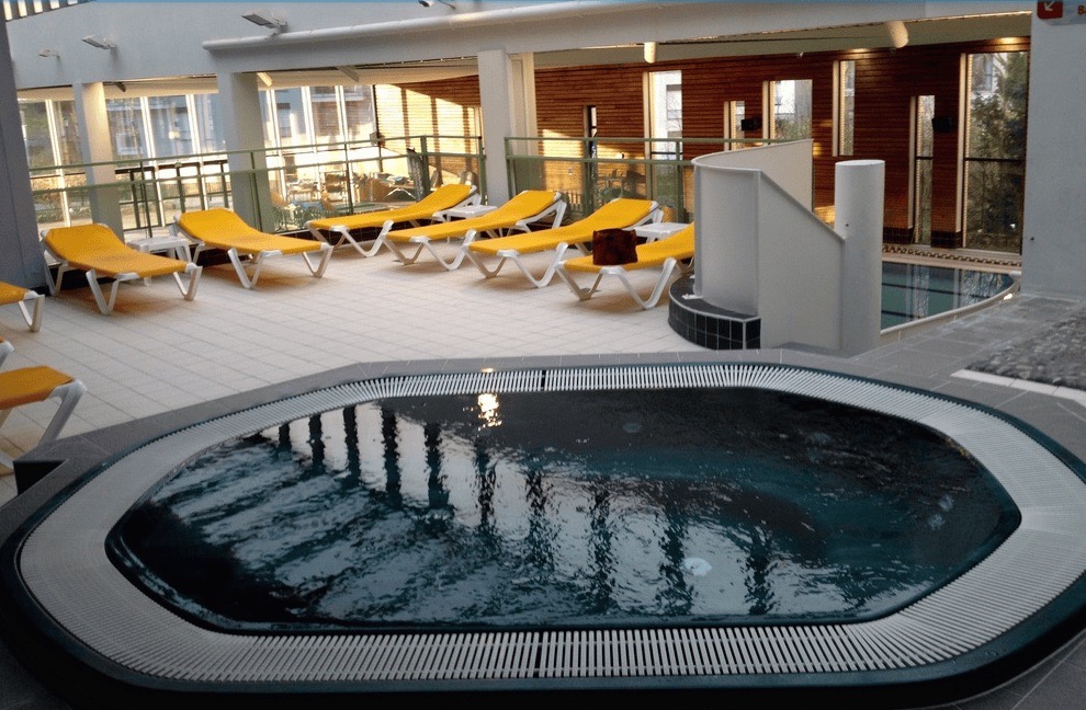 JACUZZI