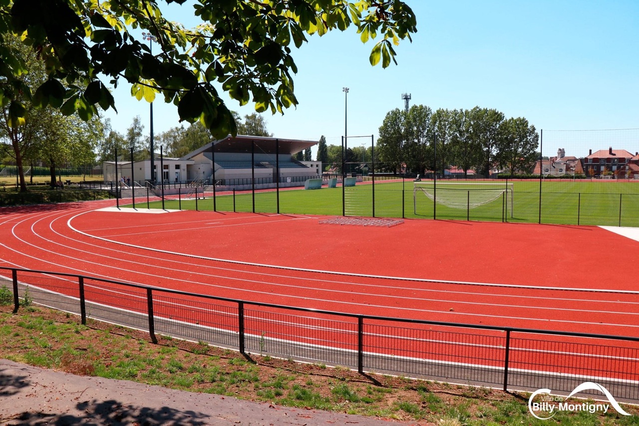 Piste-athletisme-et-terrain-de-football-hybride
