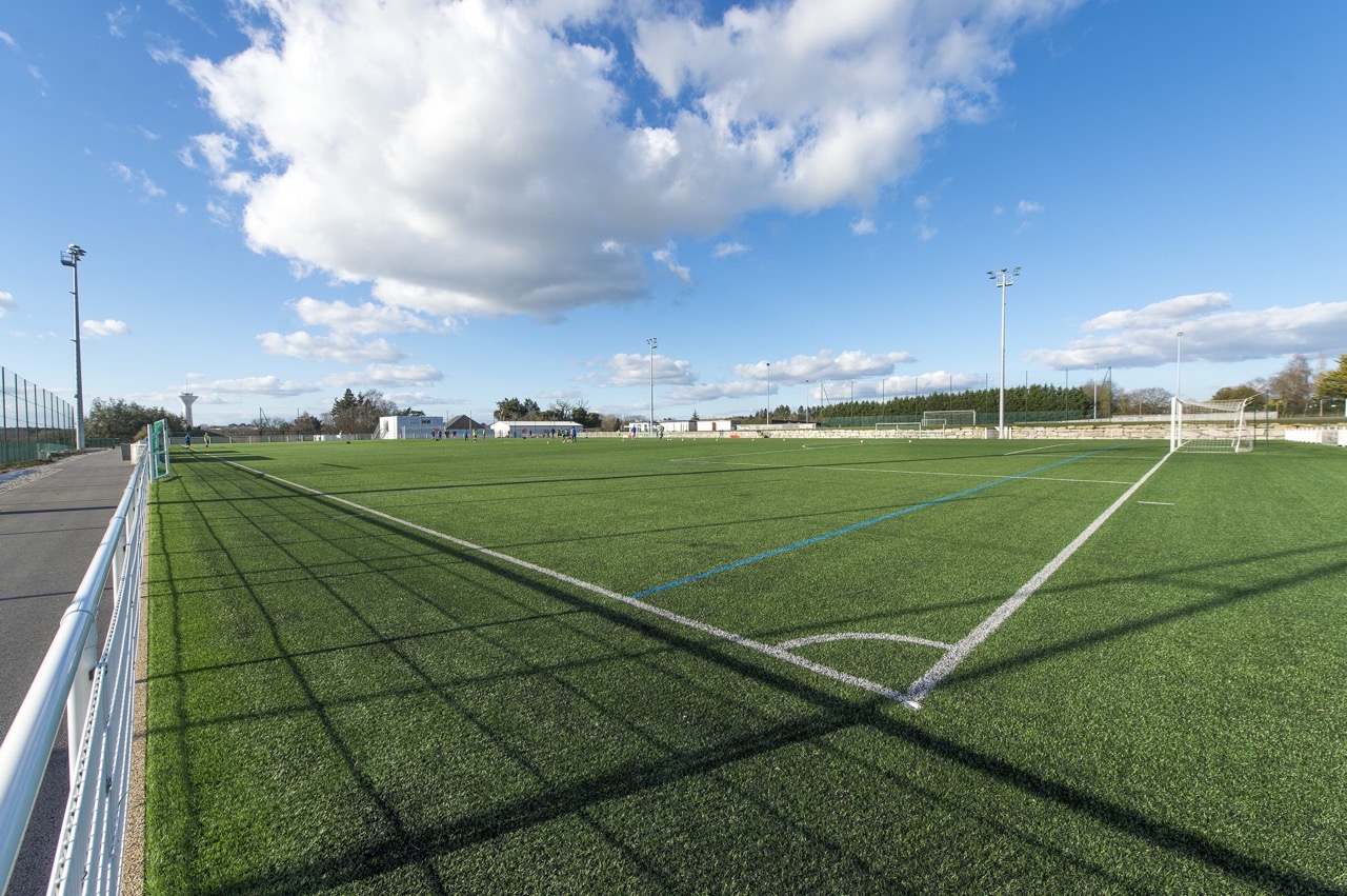 Terrain-de-Football-Synthetique-Complexe-Sportif-du-Perenno_DCE6818