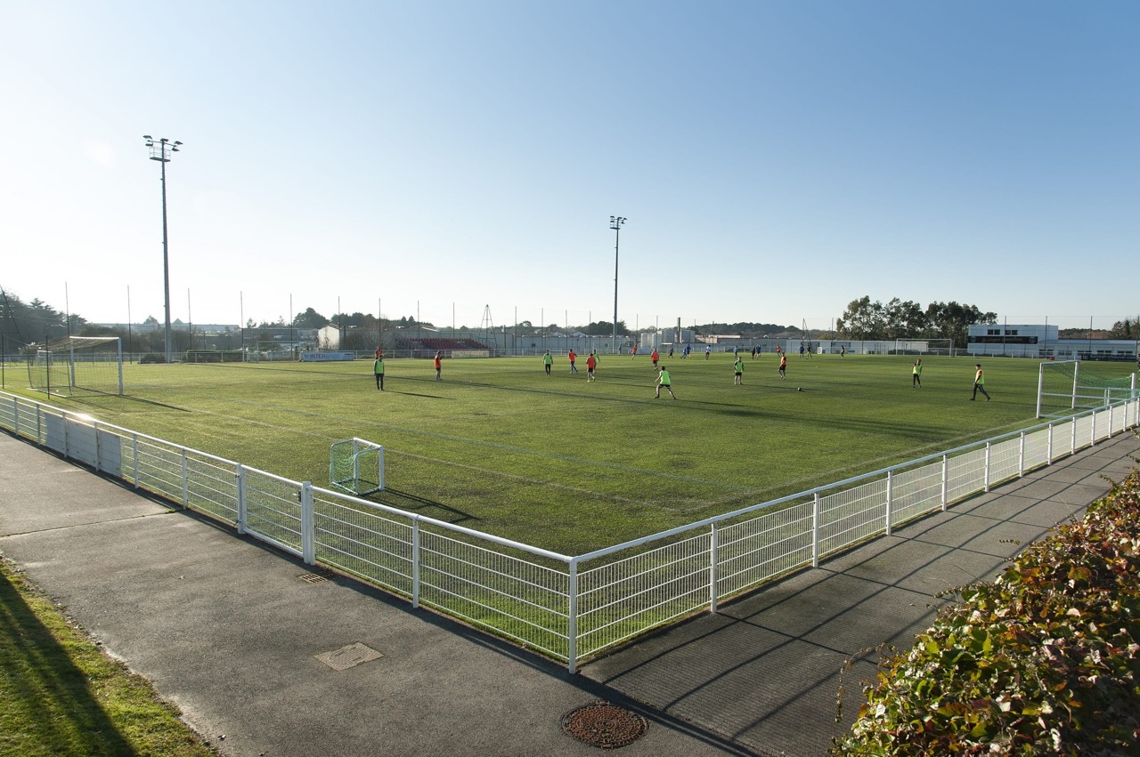 Terrain-Synthetique-Complexe-Sportif-du-Perenno_MVA4053
