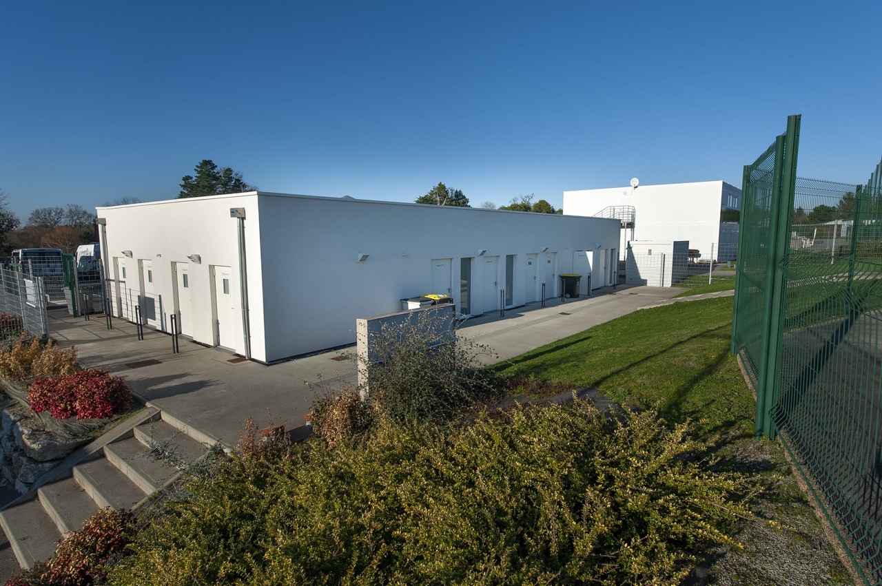 Vestiaires-Complexe-Sportif-du-Perenno_MVA4182