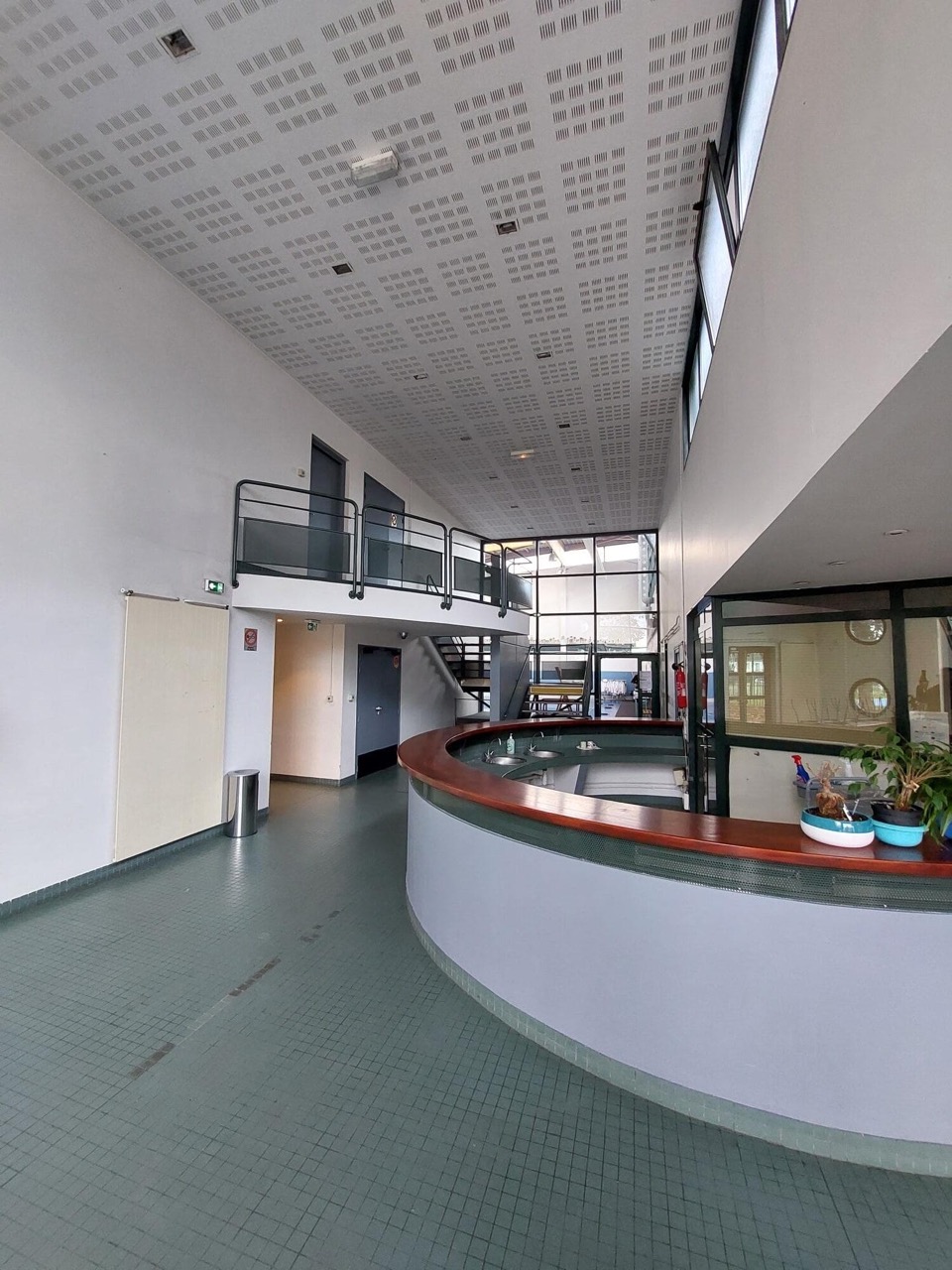 CS-Colette-Besson-Hall-dentree-rotated