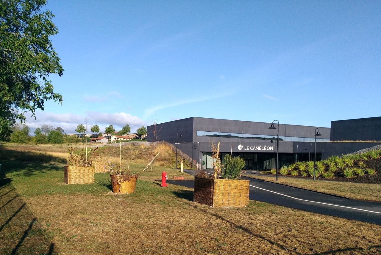 Pont-du-Chateau_CCS-Le-Cameleon_Exterieur