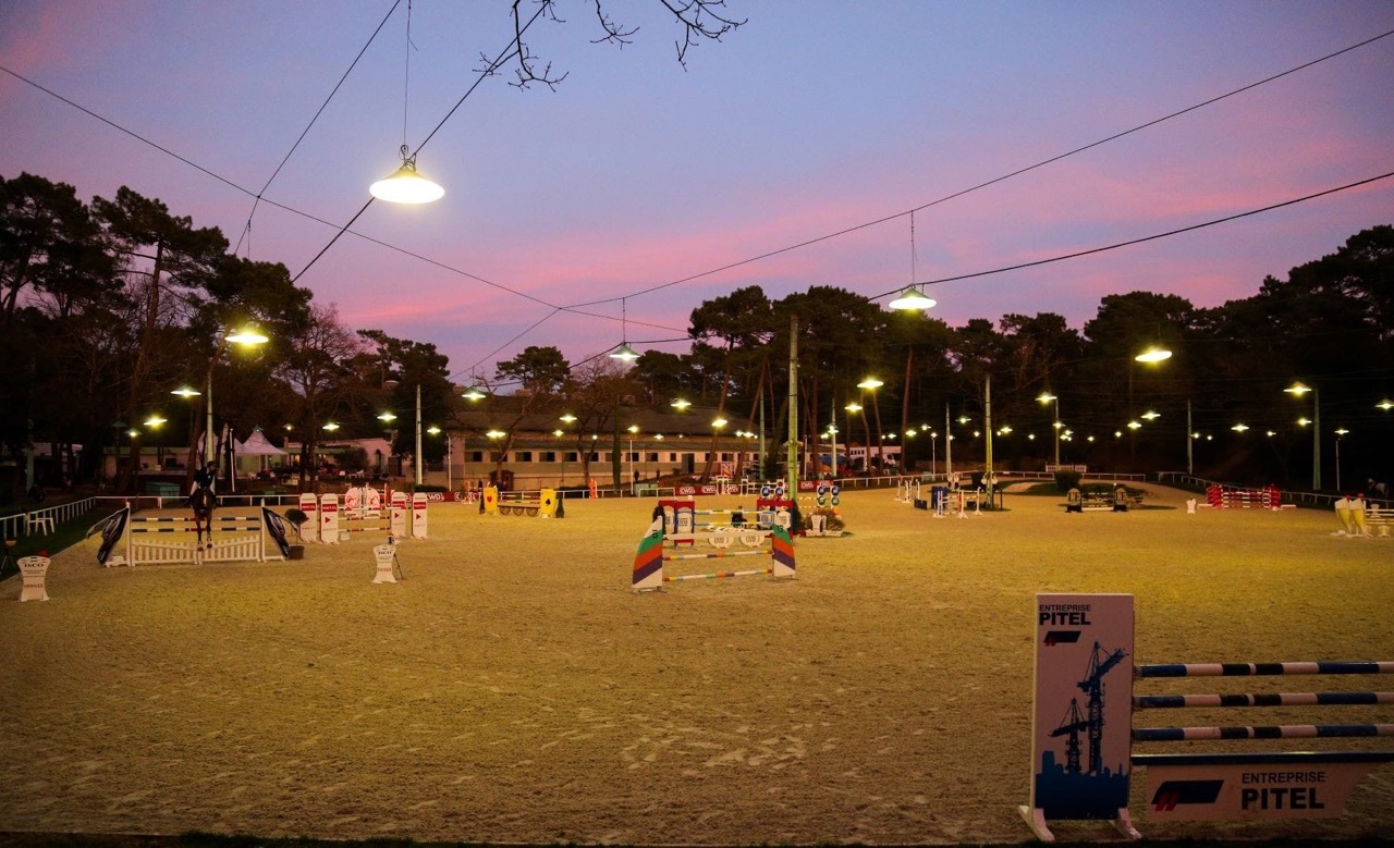 ILLUMINATED-AREAN-BY-NIGHT