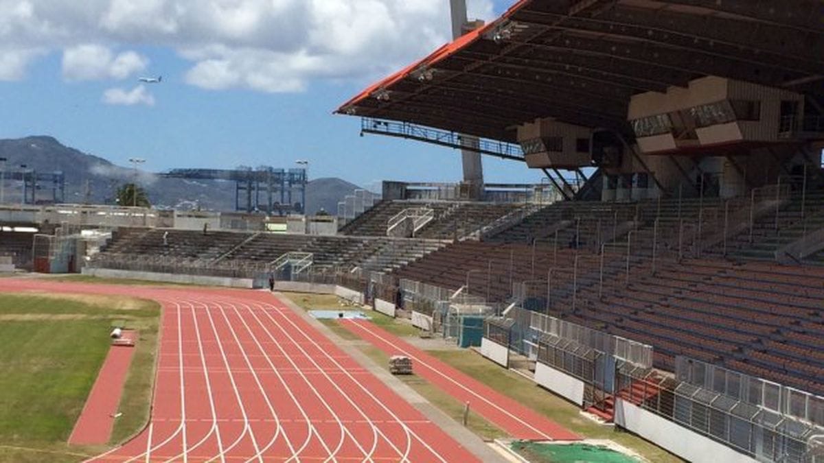Stade-P.-Aliker-Gradins-100m Stade-P.-Aliker-Gradins-100m