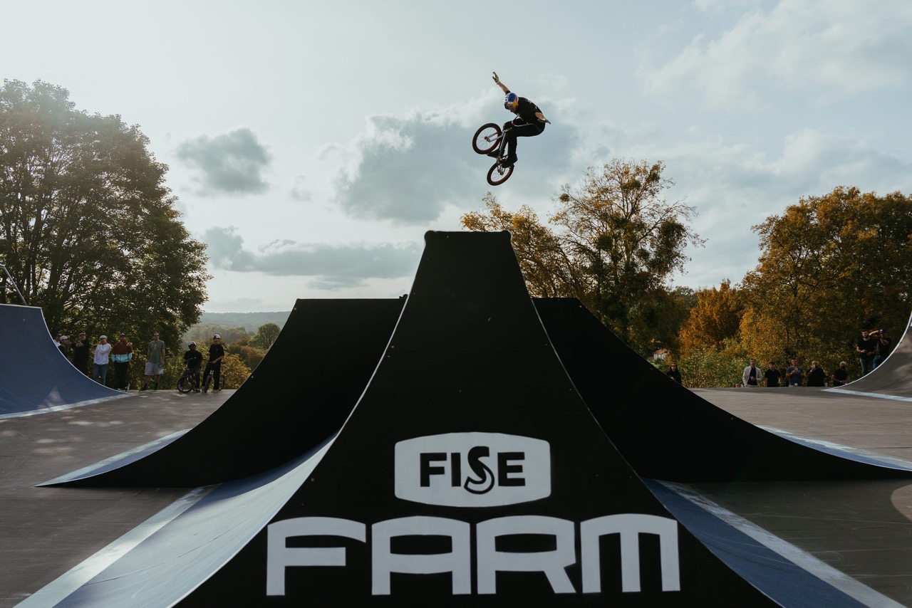 01887B95-9352-4C76-955F-519D9261751A