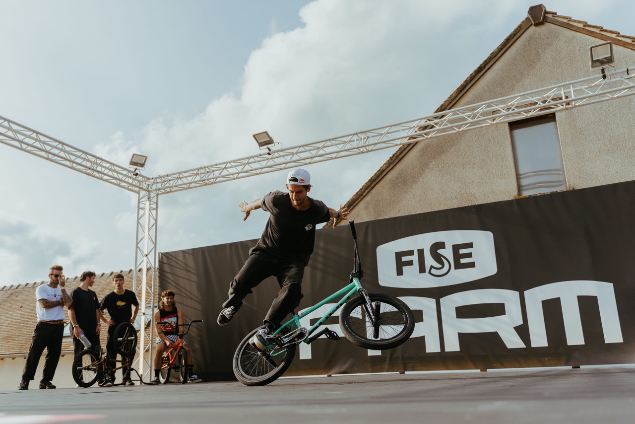 8EC4B0F6-ADE5-4492-AD97-F23C353530AE